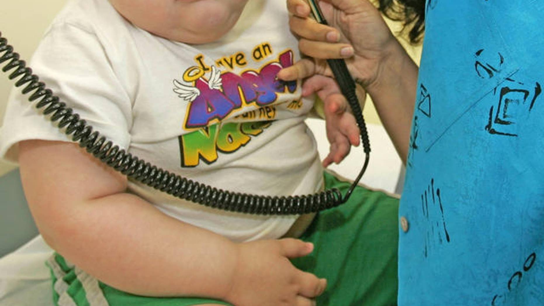 ** ADVANCE FOR MONDAY, MAY 29 ** Damon Diamond, 2, of Bryant, Ark., is examined by Dr. Samiya Razzaq at an Arkansas Children's Hospital clinic Friday, May 26, 2006, in Little Rock, Ark. Two years after Arkansas instituted first-in-the-nation obesity testing for public school students, data shows that the percentage of overweight children remains the same, but at least it's not going up. (AP Photo/Danny Johnston)