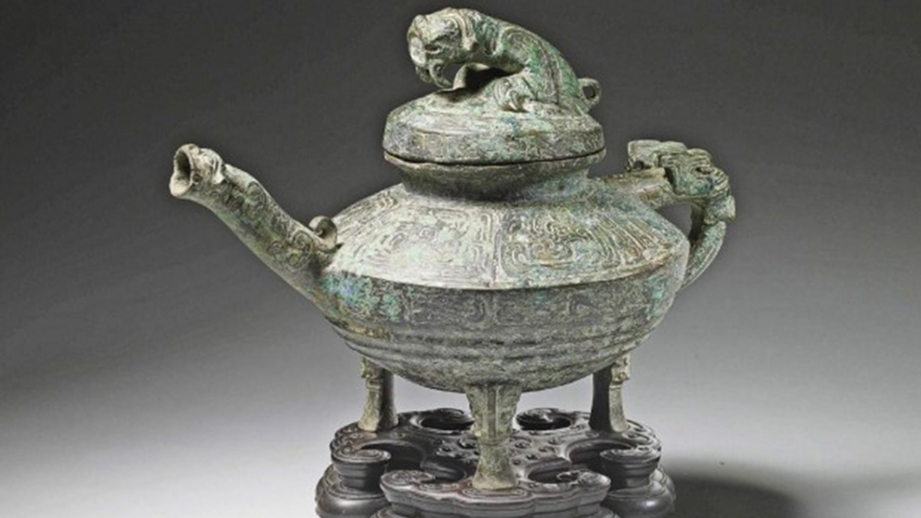 A 3,000-year-old teapot that was looted by a British soldier was recently sold at auction.