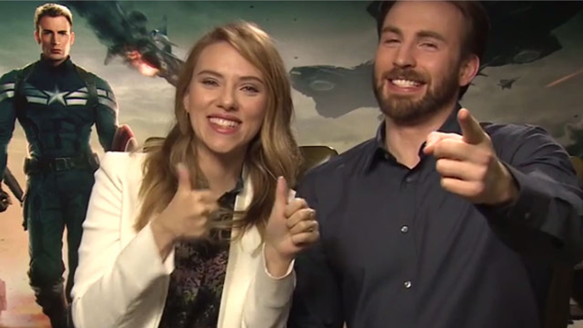 Scarlett Johansson and Chris Evans in viral wedding video.