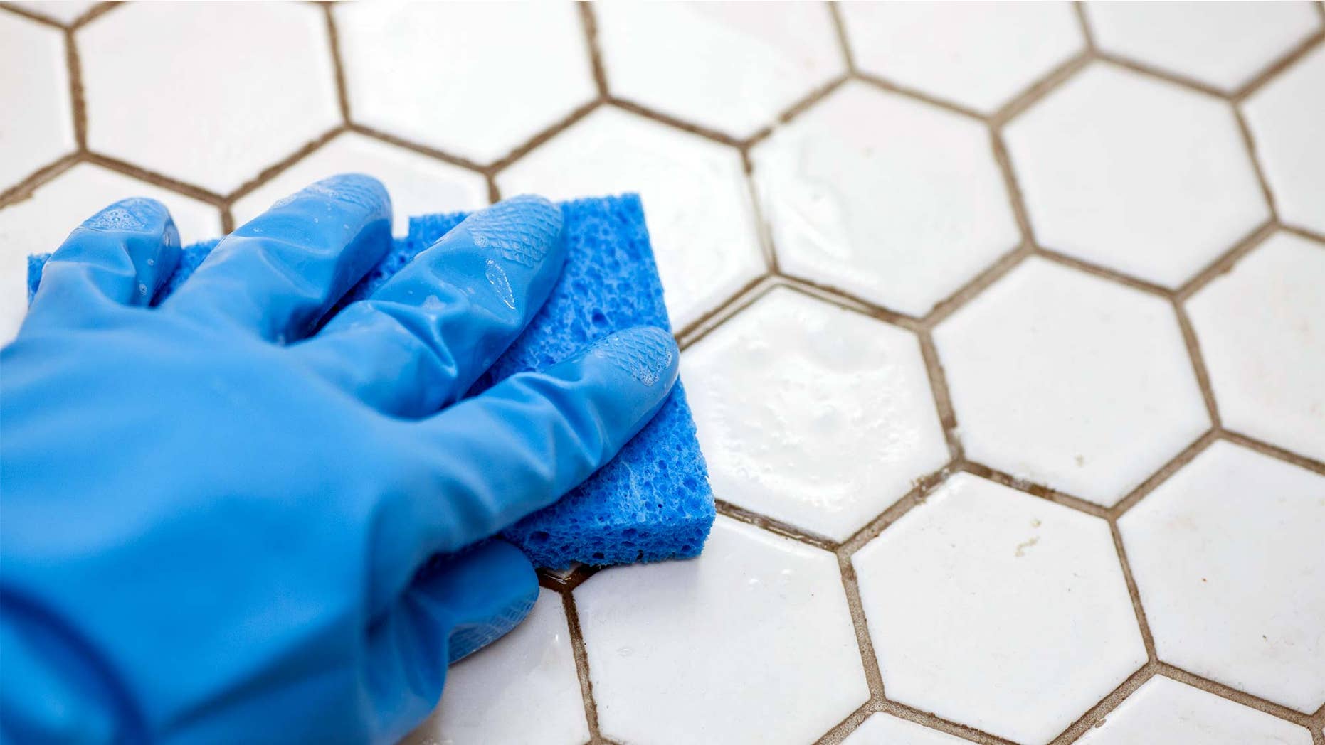 cleaning grout with sponge