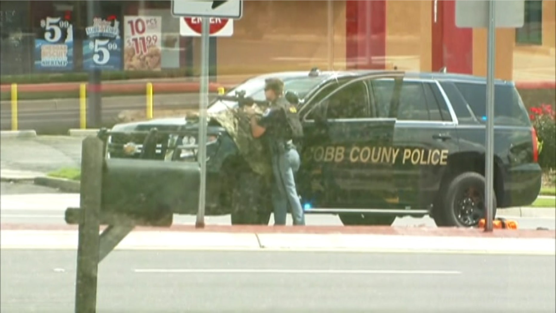 A man who claimed that he had a bomb inside a Georgia bank has died, police said.