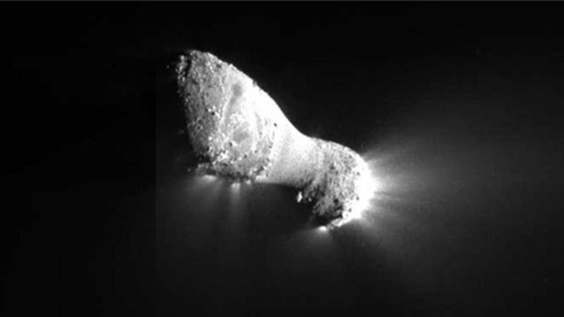 A stunning close-up photo of Comet Hartley 2 from the Nov. 4, 2010 flyby performed by NASA's Deep Impact spacecraft. This close-up view of comet Hartley 2 was captured by the spacecraft's Medium-Resolution Instrument.
