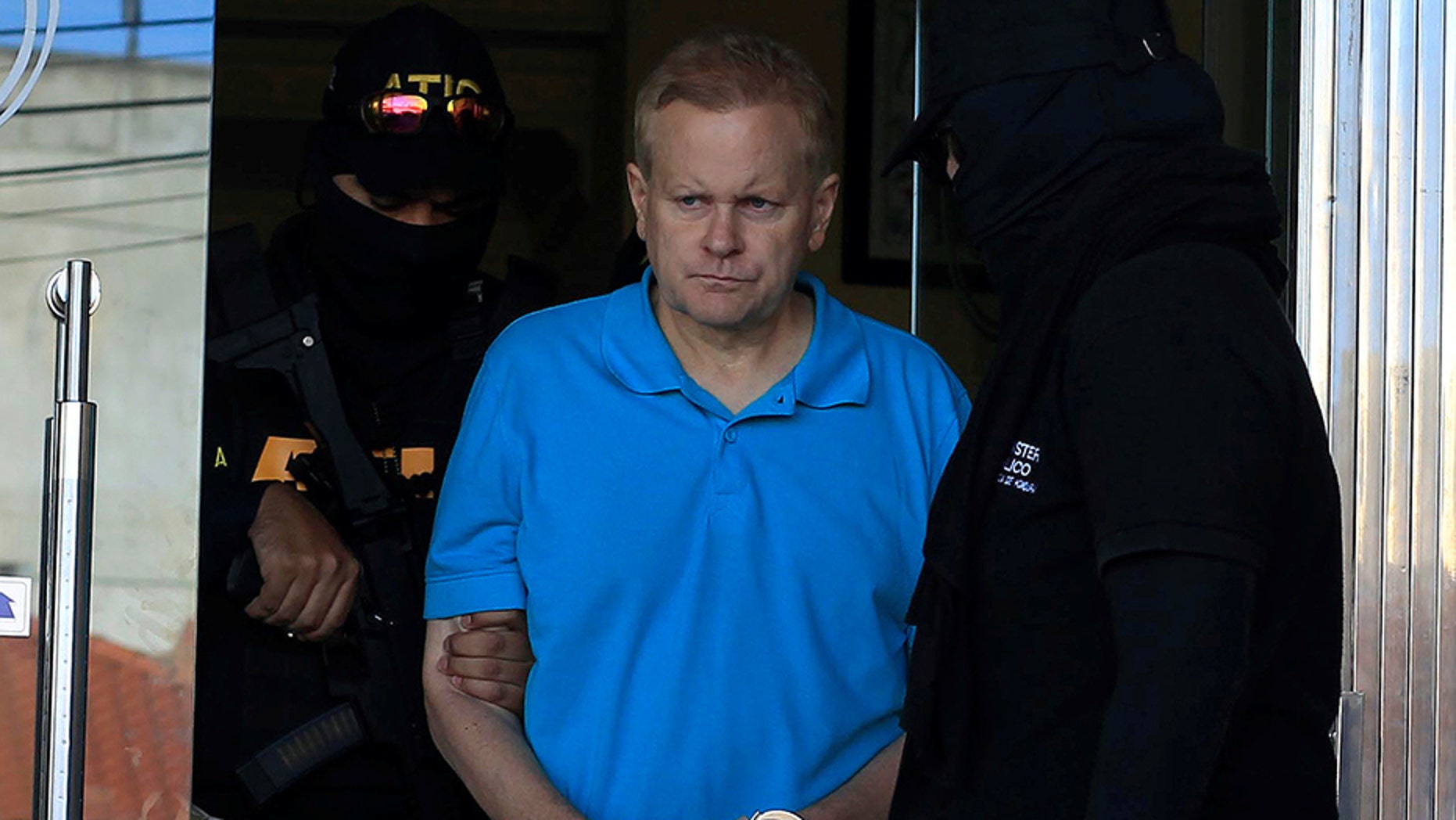 Investigators escorting Kentucky attorney Eric Conn in Tegucigalpa, Honduras.