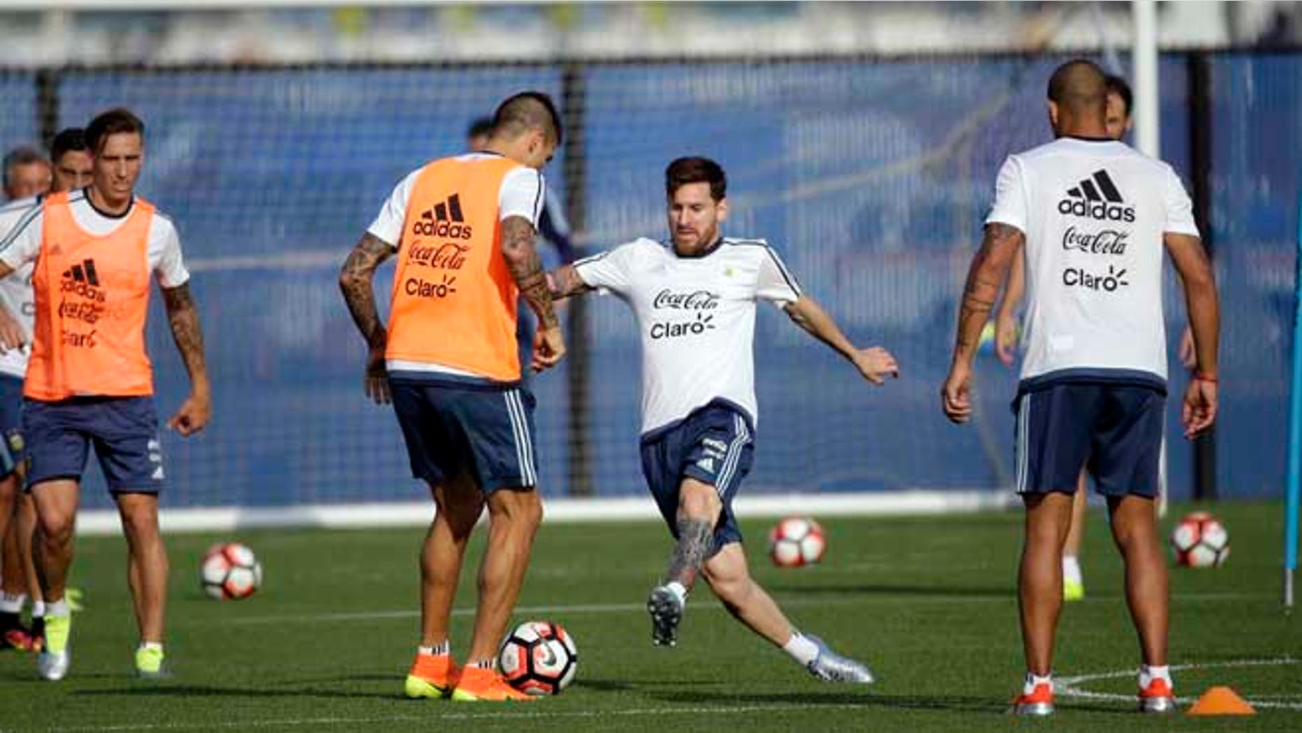 Argentina's Lionel Messi, center, works against Victor Cuesta during a training session ahead of the team's Copa America soccer final against Chile, Friday, June 24, 2016, in East Rutherford, N.J. Argentina and Chile are scheduled to play for the championship Sunday in East Rutherford, N.J. (AP Photo/Julio Cortez)