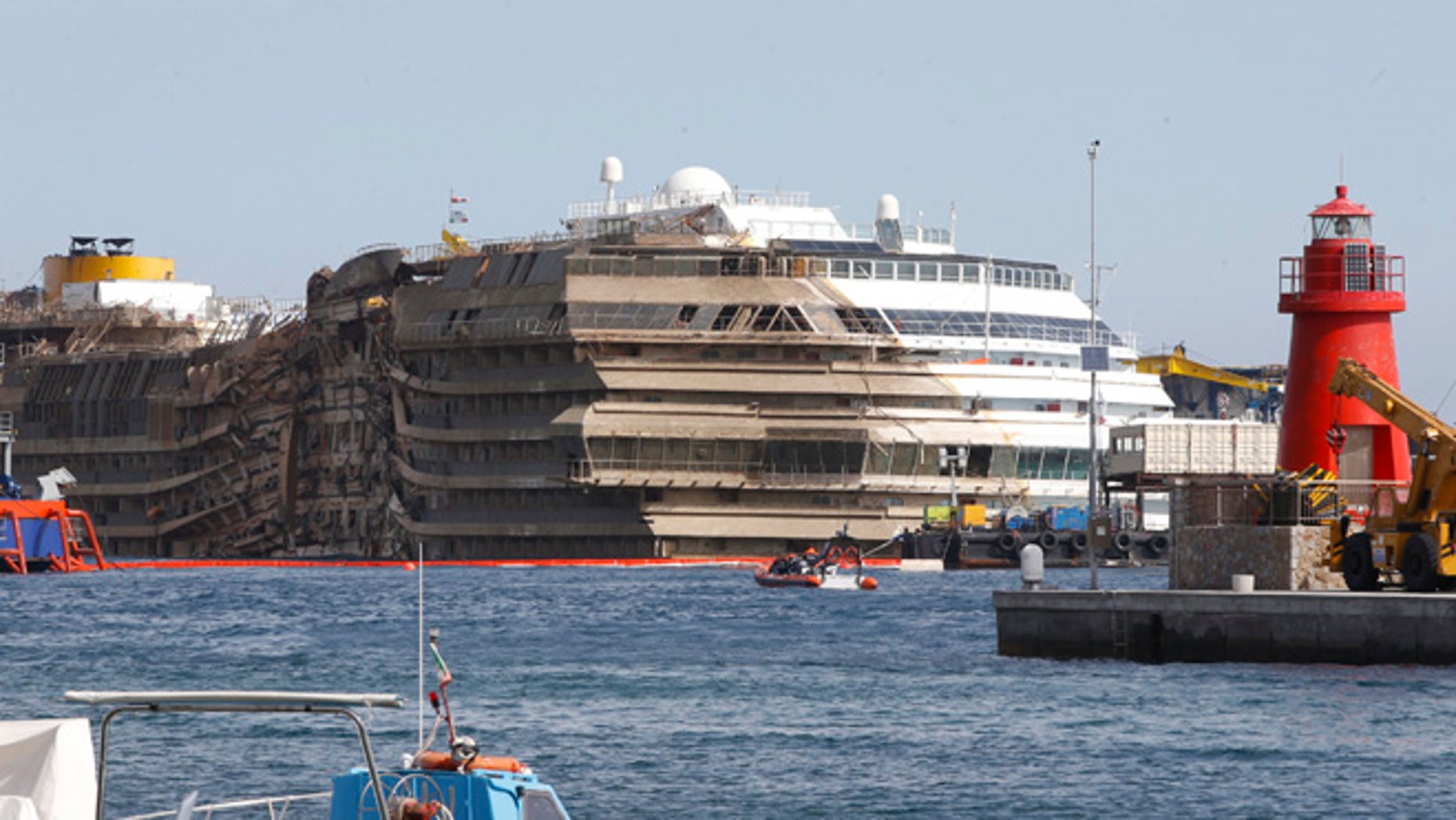 Four men suspected of trying to steal items from Costa Concordia wreck