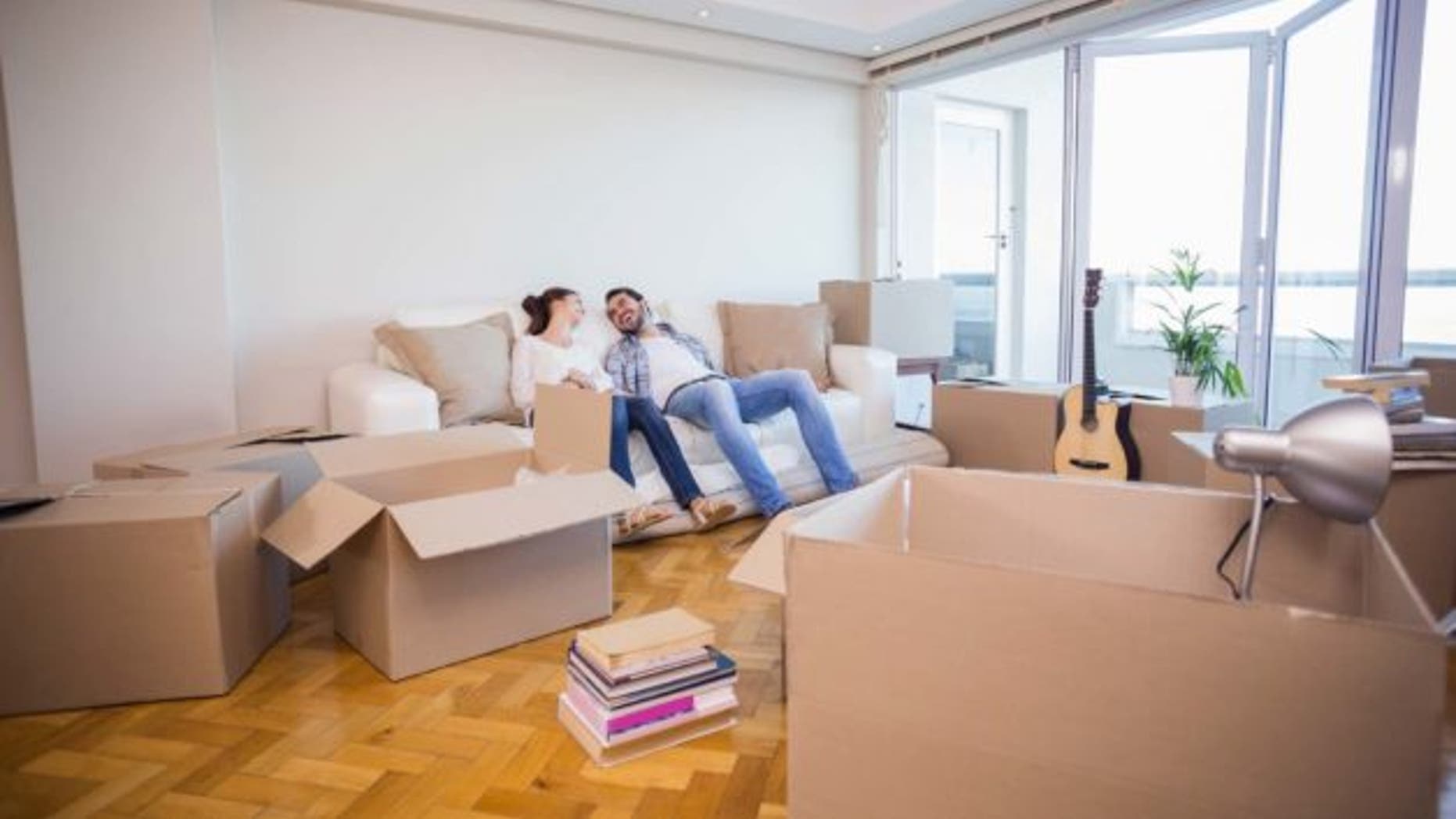 couple-moving-in