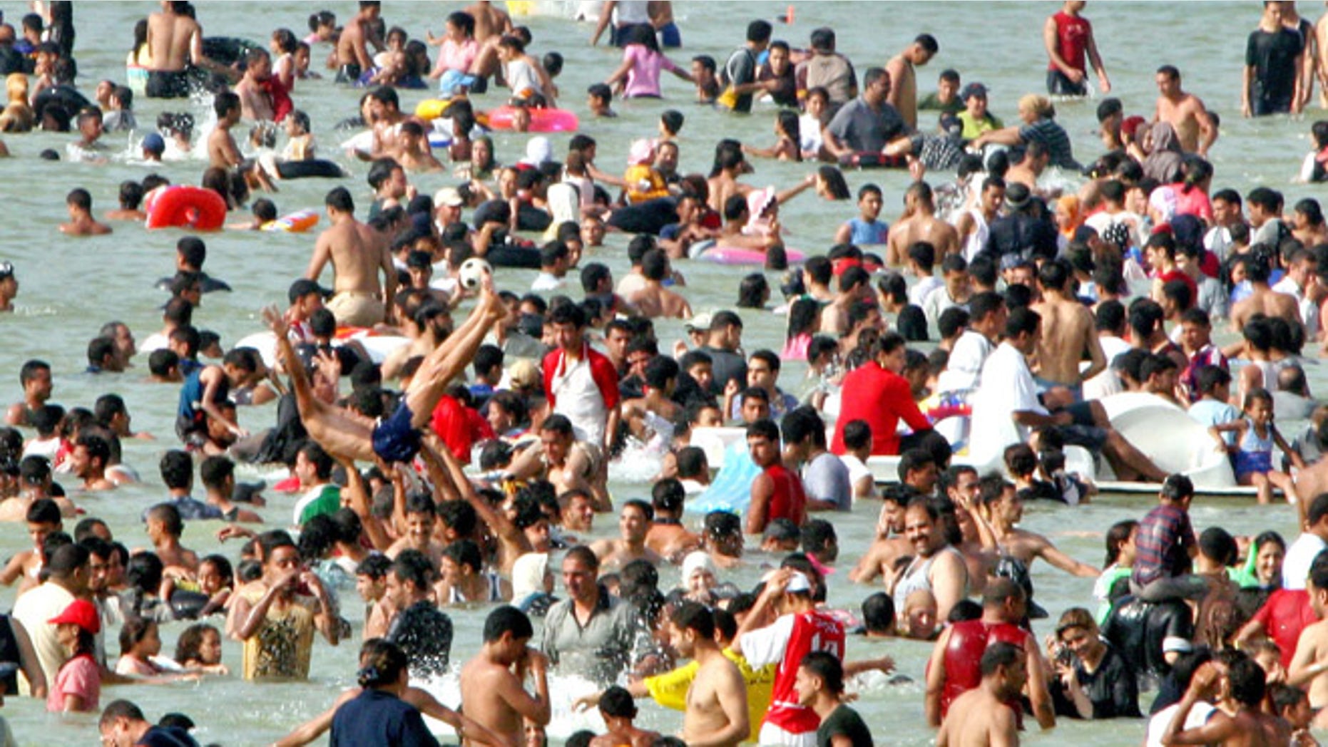 Crowds -- whether at the beach or the supermarket -- often make us shudder. But they don't always mean long lines and unwanted contact.