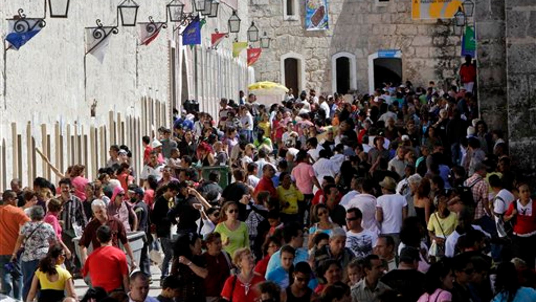 People attend the annual International Fair Book at the Morro Castle fortress in Havana, Cuba, Wednesday Feb. 16, 2011. Cuba is in the middle of hosting the 20th edition of its' International Book Fair, which was inaugurated on Feb. 10. (AP Photo/Franklin Reyes)