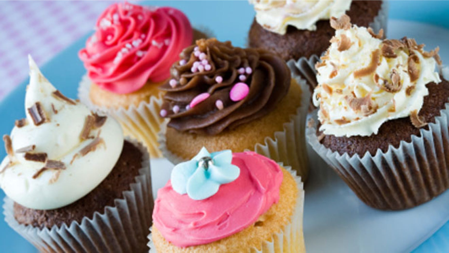 Think that the cupcake craze if over? Some U.S. bakers beg to differ.