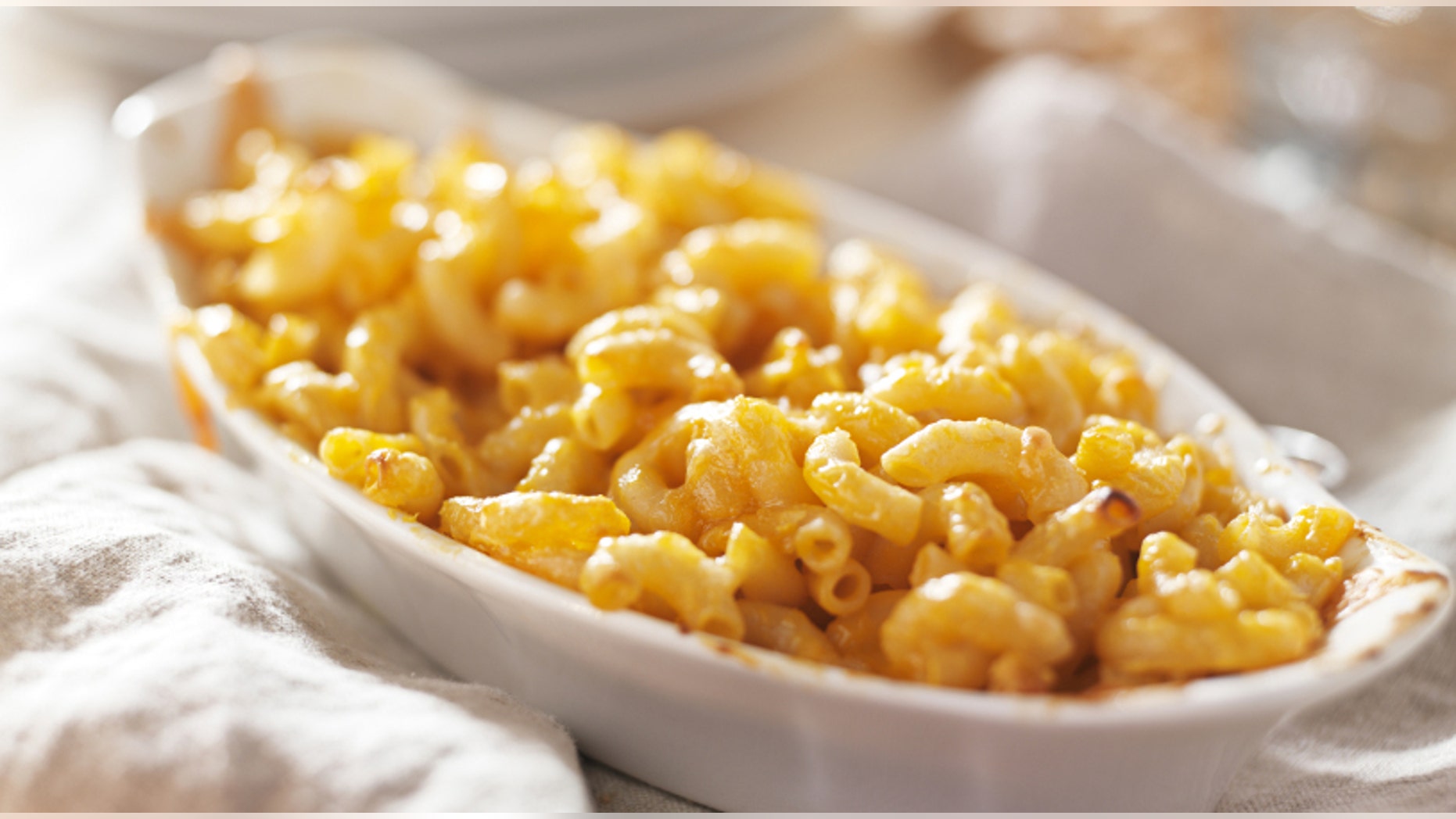 bowl of baked macaroni and cheese