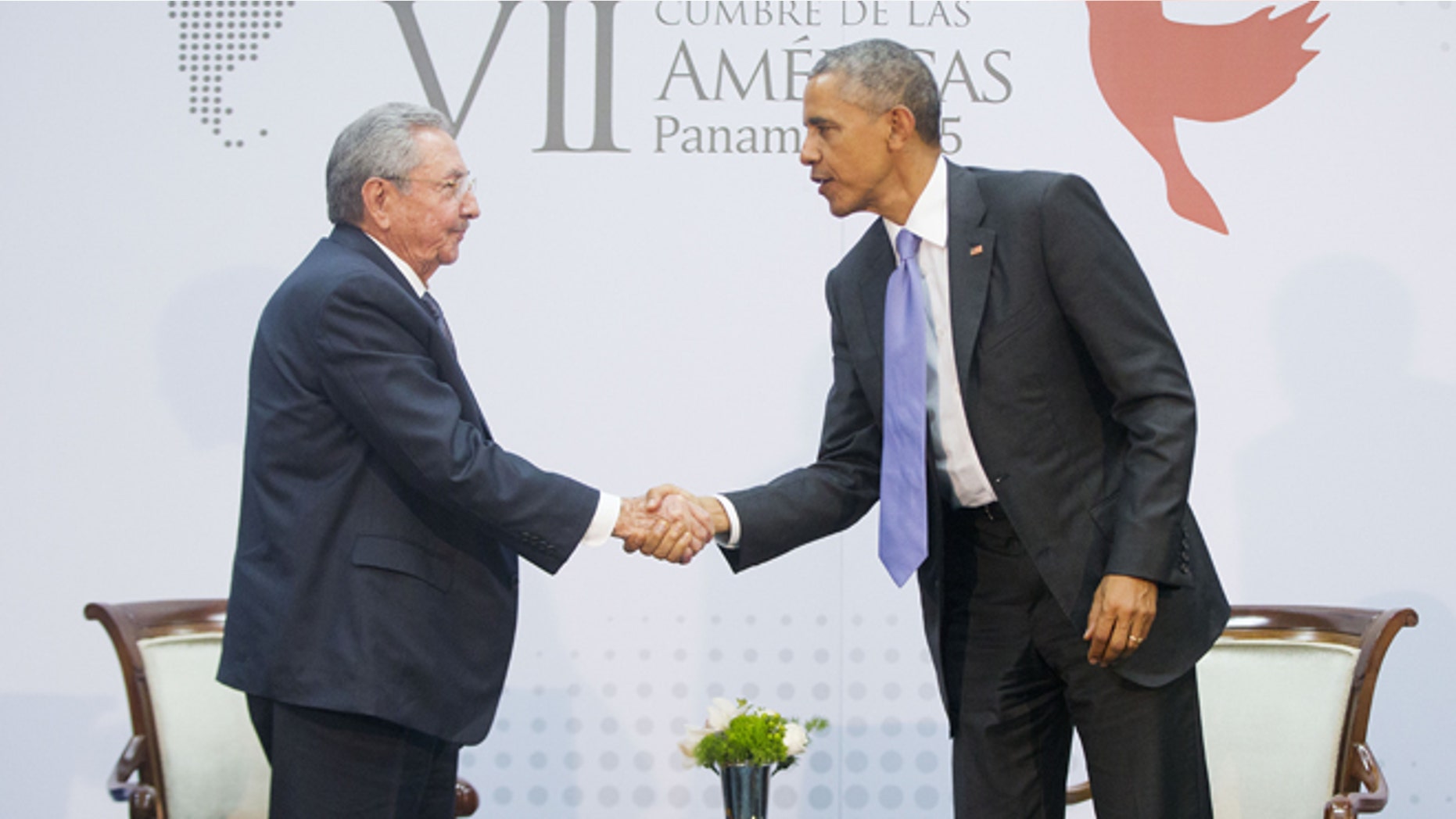 US President Barack Obama and Cuban President Raul Castro shake hands during their meeting at the Summit of the Americas in Panama City, Panama, Saturday, April 11, 2015. (AP Photo/Pablo Martinez Monsivais)