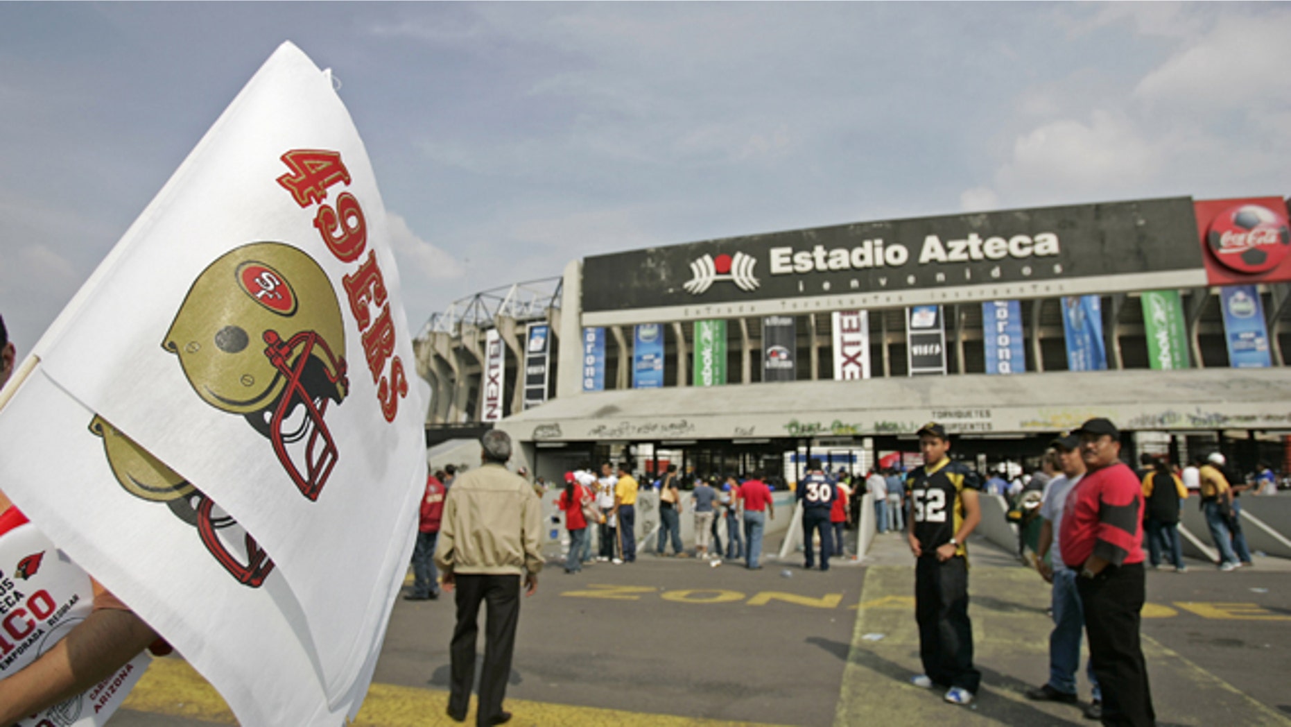 MEXICO CITY - OCTOBER 2: Estadio Azteca stadium before a regular season NFL game between the Arizona Cardinals and the San Francisco 49ers at Estadio Azteca in Mexico City, Mexico on October 2, 2005. This is the first ever regular season game being played outside the United States. (Photo by Mike Ehrmann/Getty Images) *** Local Caption ***