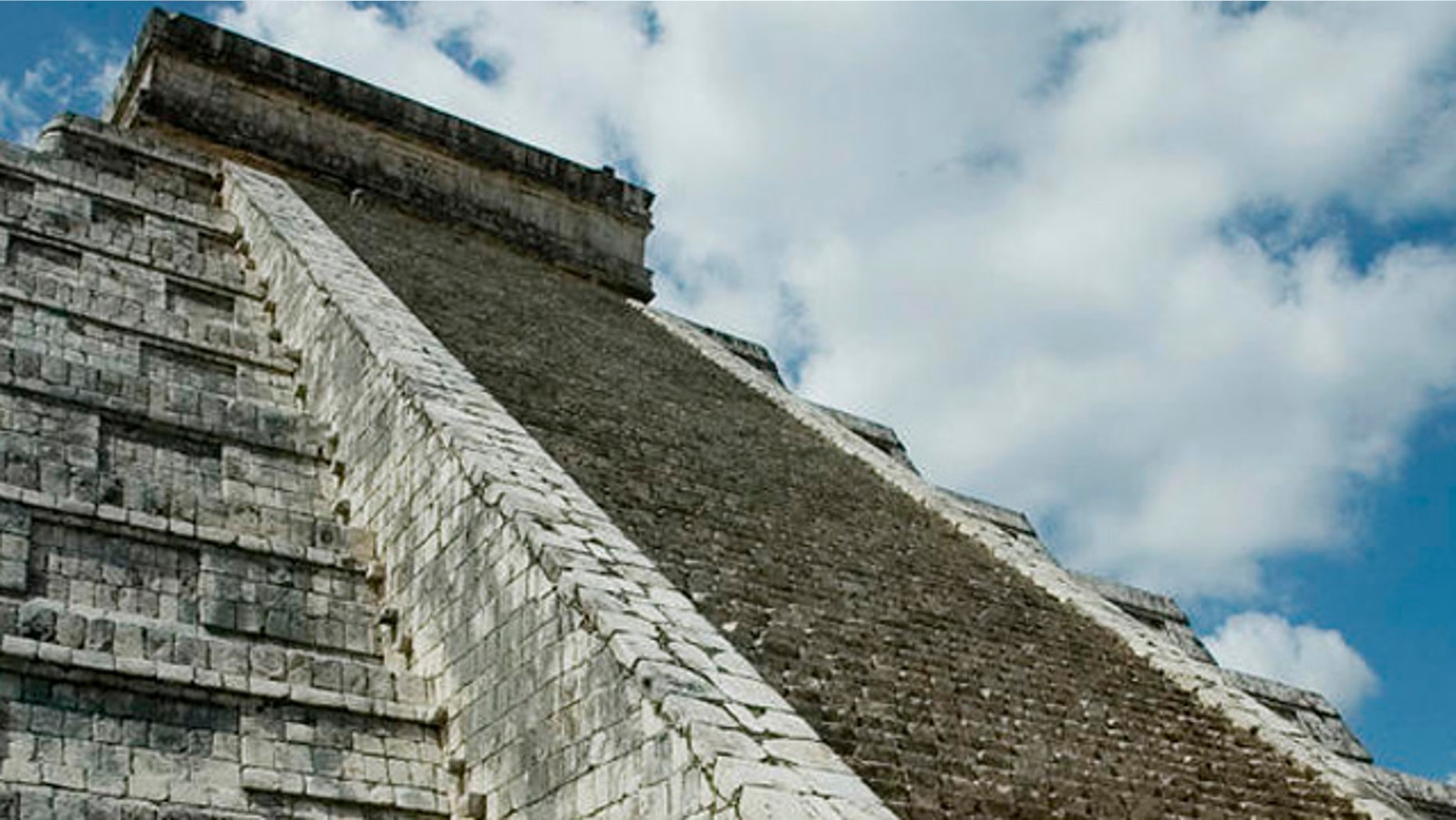 Mexican President Vicente Fox, left, President Bush and Prime Minister Stephen Harper, right, walk down the steps of the Kukulcan Pyramid in Chichen Itza, Mexico, Thursday March 30, 2006. The three leaders are having a North American summit in Cancun Mexico.(CP PHOTO/Tom Hanson)