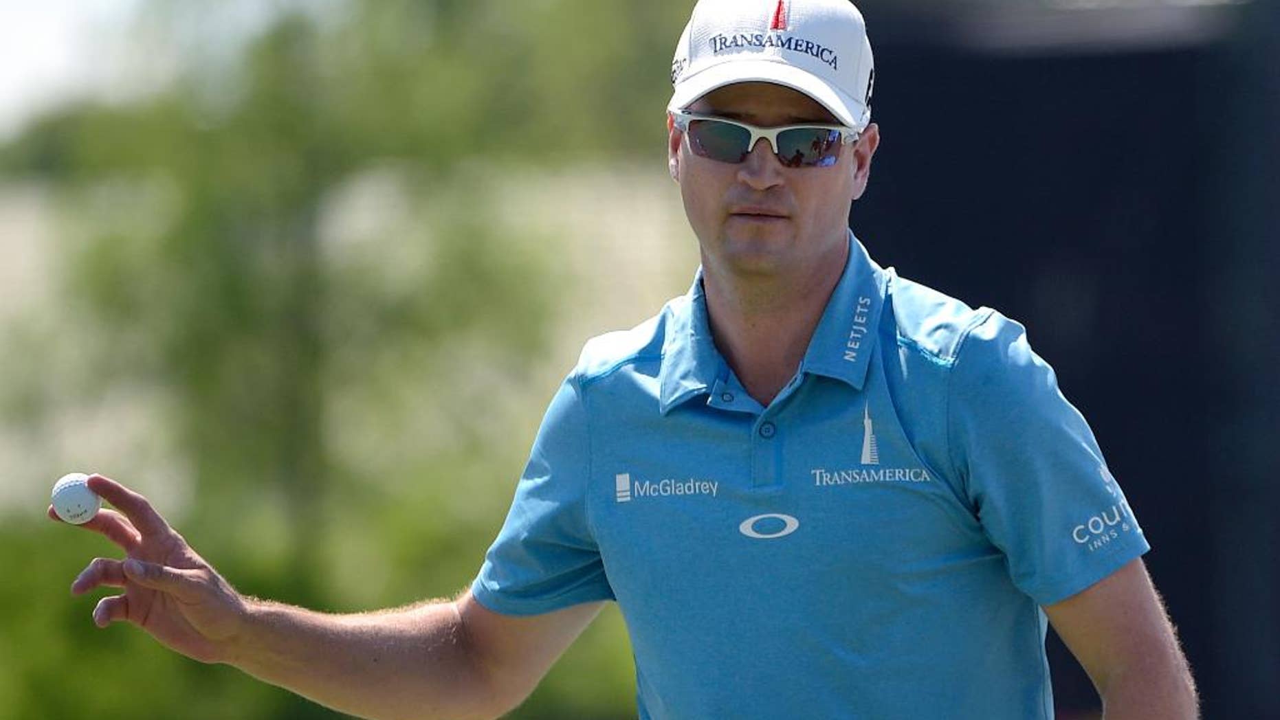 Zach Johnson acknowledges the crowd after making a putt for par on the 17th green during the third round of the Arnold Palmer Invitational golf tournament in Orlando, Fla., Saturday, March 21, 2015.(AP Photo/Phelan M. Ebenhack)