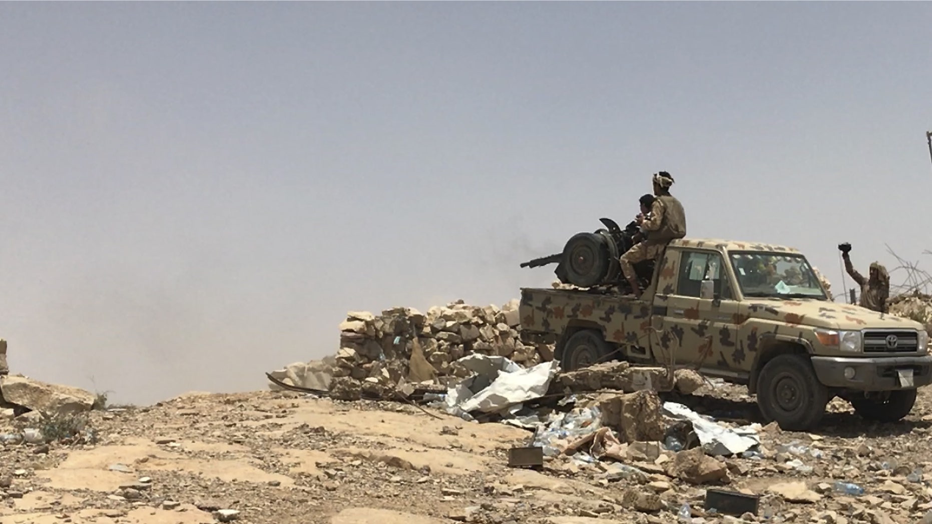 Yemen soldiers fire back at Houthi targets in Sana'a