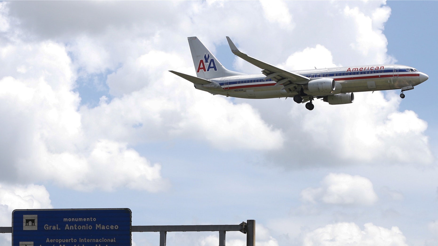 American Airlines ditches less leg room plan