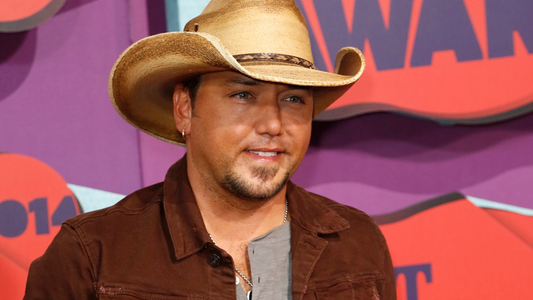 Musician Jason Aldean arrives at the 2014 CMT Music Awards in Nashville, Tennessee June 4, 2014.