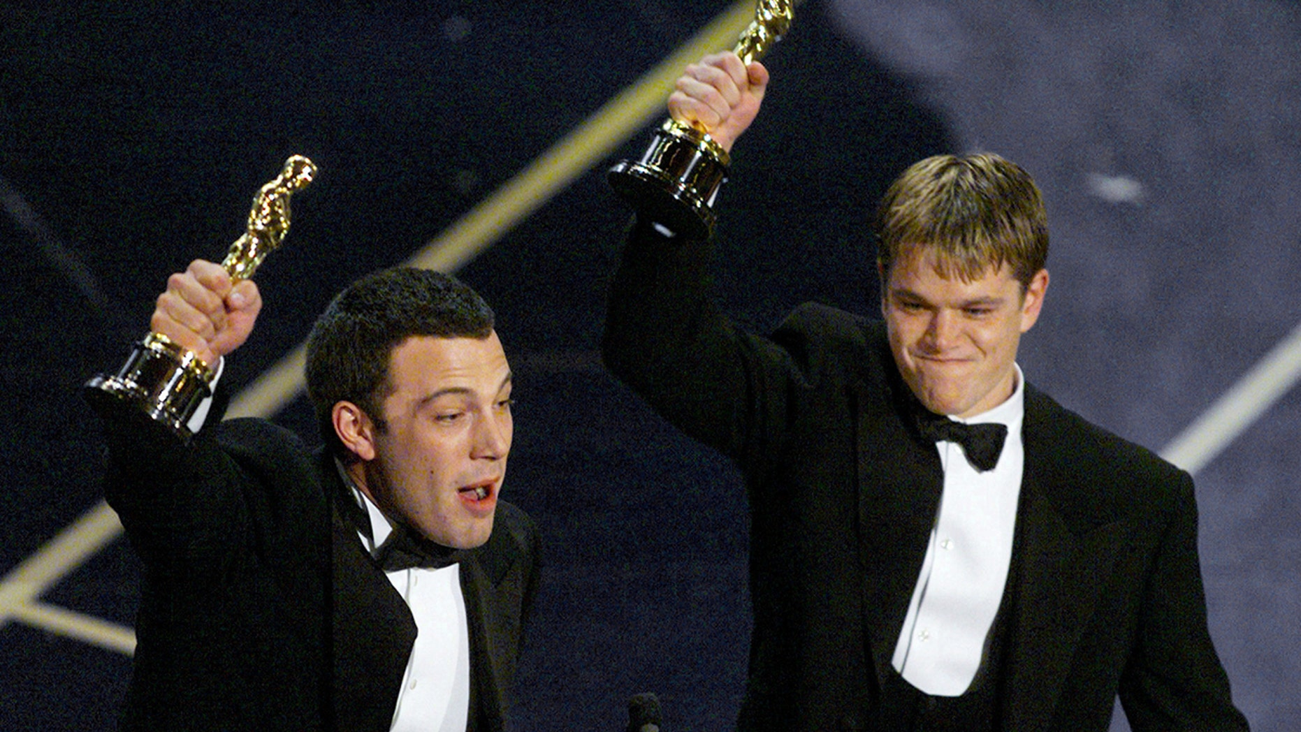 Ben Affleck (L) and Matt Damon hold up their Oscars after winning in the Original Screenplay for their movie Good Will Hunting, March 23.
**DIGITAL IMAGE** - PBEAHUMAOAV