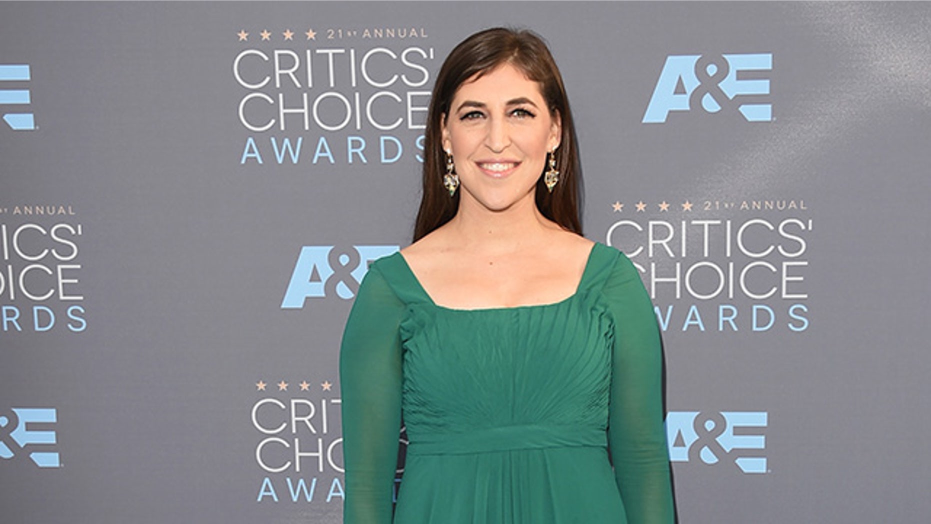 SANTA MONICA, CA - JANUARY 17: Actress Mayim Bialik attends the 21st Annual Critics' Choice Awards at Barker Hangar on January 17, 2016 in Santa Monica, California. (Photo by Jason Merritt/Getty Images)