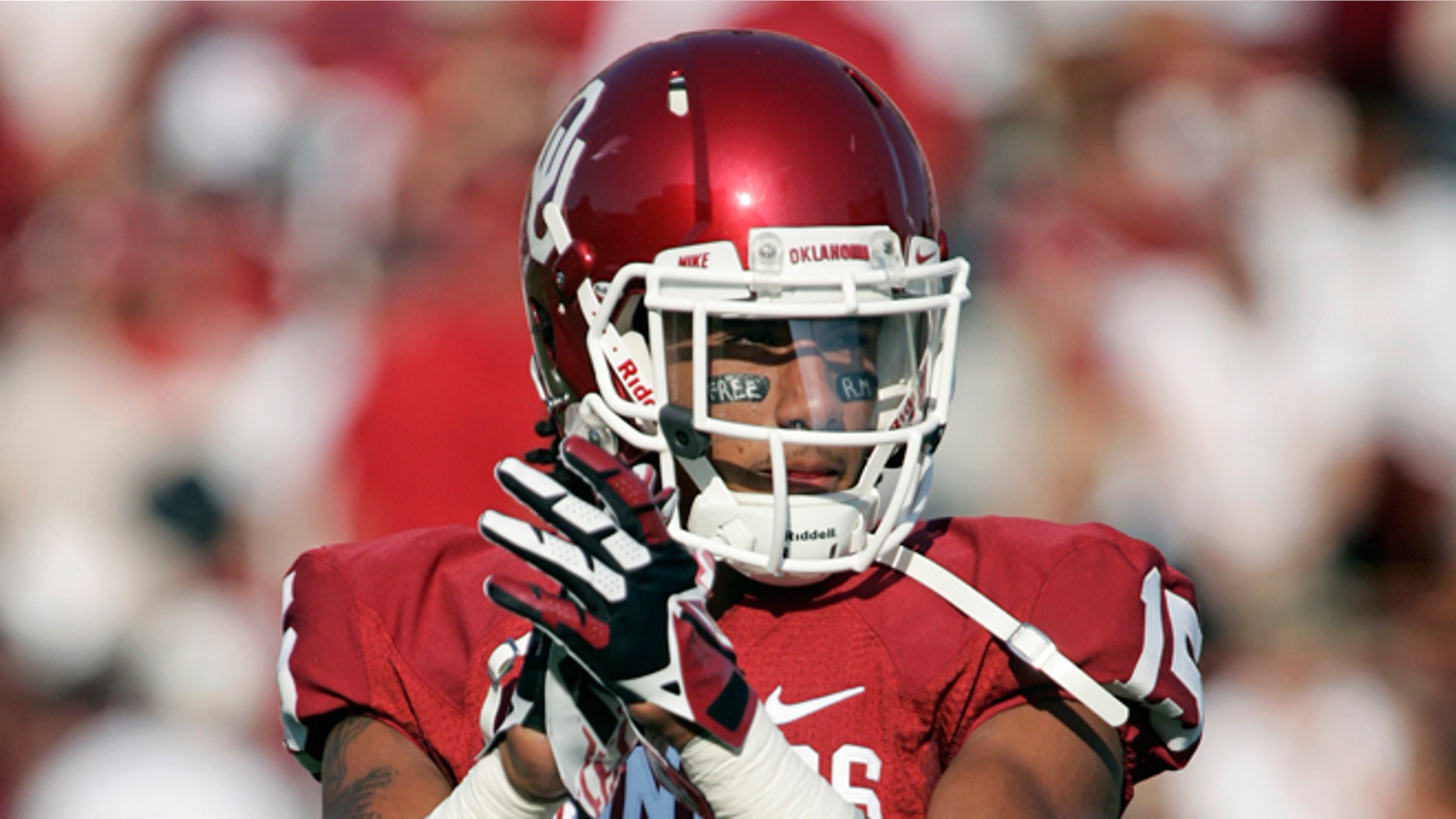 NORMAN, OK - AUGUST 31: Defensive back Zack Sanchez #15 of the Oklahoma Sooners warms up before the game against the Louisiana-Monroe Warhawks August 31, 2013 at Gaylord Family-Oklahoma Memorial Stadium in Norman, Oklahoma. Oklahoma defeated Louisiana-Monroe 34-0. (Photo by Brett Deering/Getty Images)