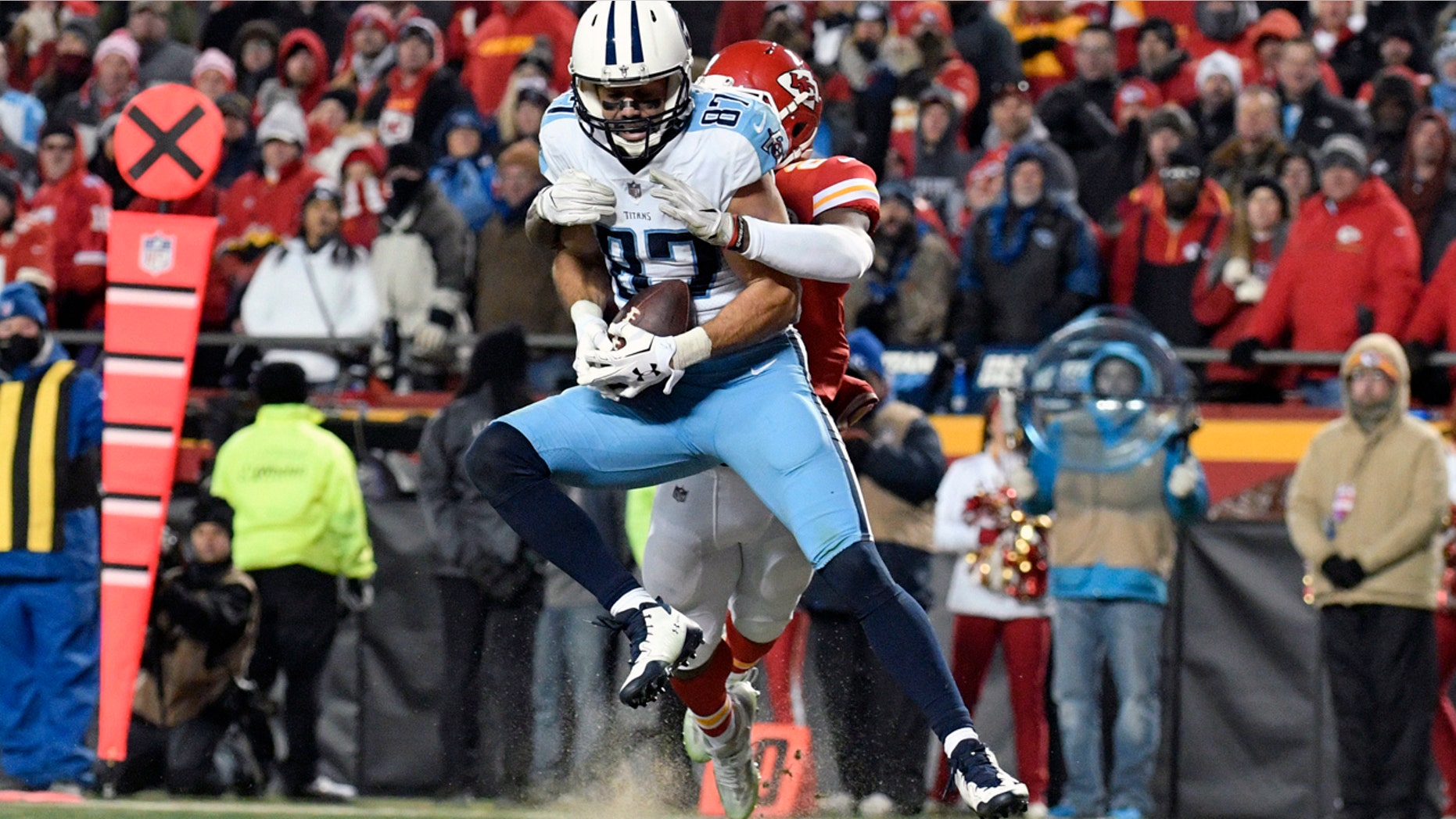 Eric Decker catches the game-winning touchdown pass in front of Eric Murray in the fourth quarter.