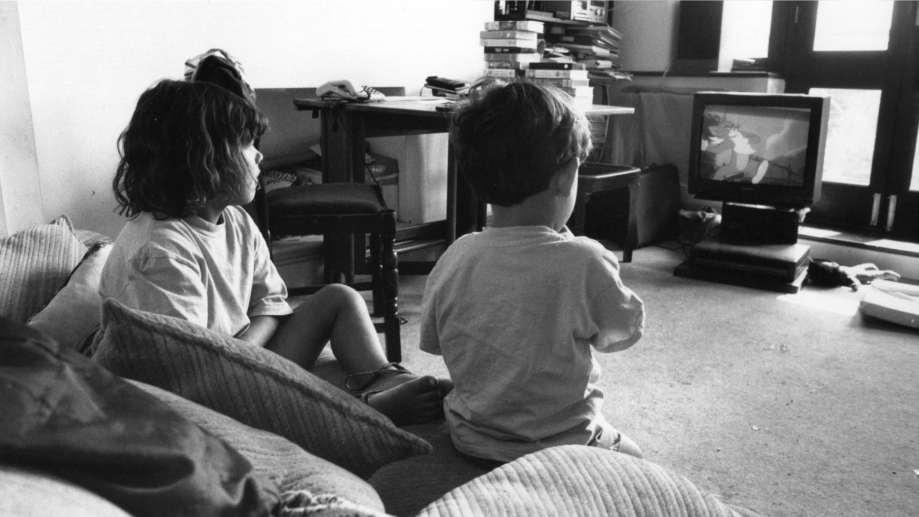 Two children watching a 'Tom And Jerry' cartoon on television, August 1995. (Photo by Steve Eason/Hulton Archive/Getty Images)