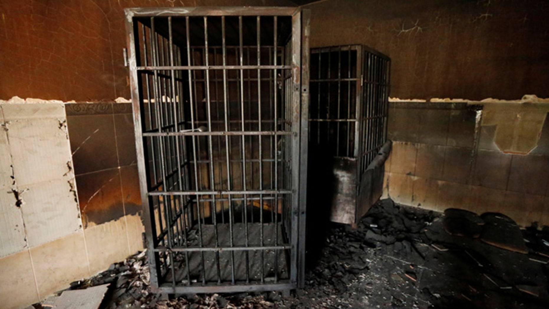 A burnt out prison cell belonging to Islamic State militants is seen in Falluja after government forces recaptured the city from Islamic State militants, Iraq, June 27, 2016. REUTERS/Thaier Al-Sudani - RTX2IIW5
