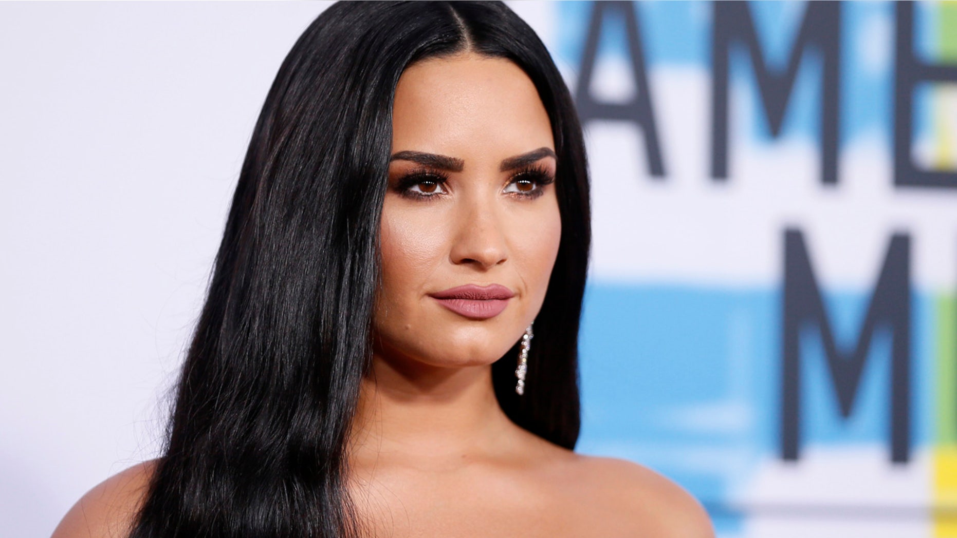 Demi Lovato arives at the 2017 American Music Awards.