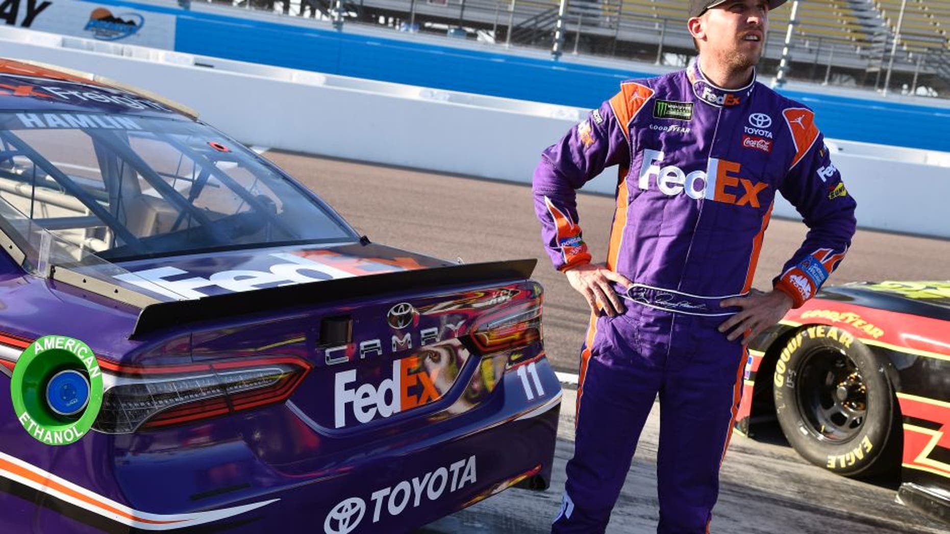 2017 Monster Energy NASCAR Cup Series Camping World 500 Phoenix International Raceway, Avondale, AZ USA Friday 17 March 2017 Denny Hamlin, FedEx Freight Toyota Camry World Copyright: Nigel Kinrade/LAT Images ref: Digital Image 17PHX1nk02881