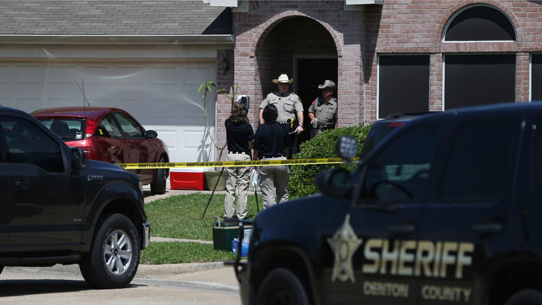 Denton County Sheriff’s officers investigate a crime scene at a home where multiple people were killed and one was hospitalized after a shooting in the Remington Park neighborhood of Ponder, Texas, on Wednesday, May 16, 2018.