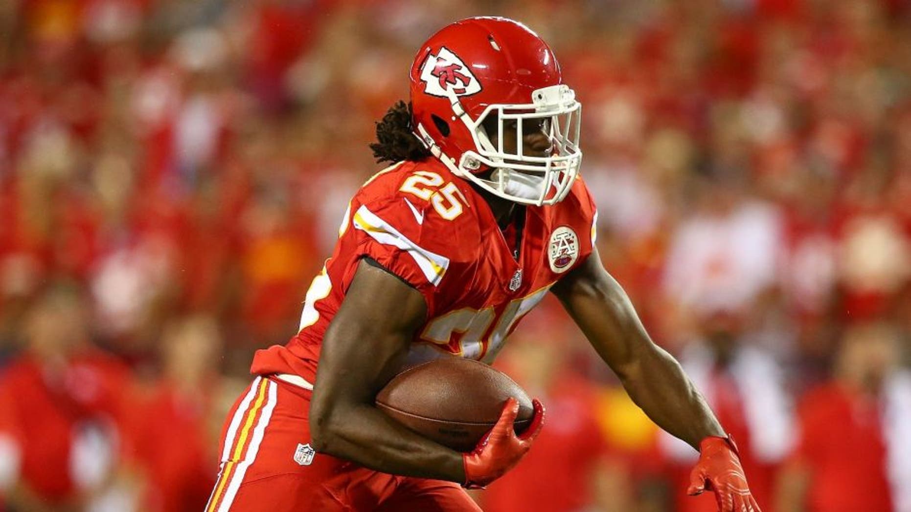 KANSAS CITY, MO - SEPTEMBER 17: Jamaal Charles #25 of the Kansas City Chiefs rushes the ball during the game against the Denver Broncos at Arrowhead Stadium on September 17, 2015 in Kansas City, Missouri. (Photo by Ronald Martinez/Getty Images)