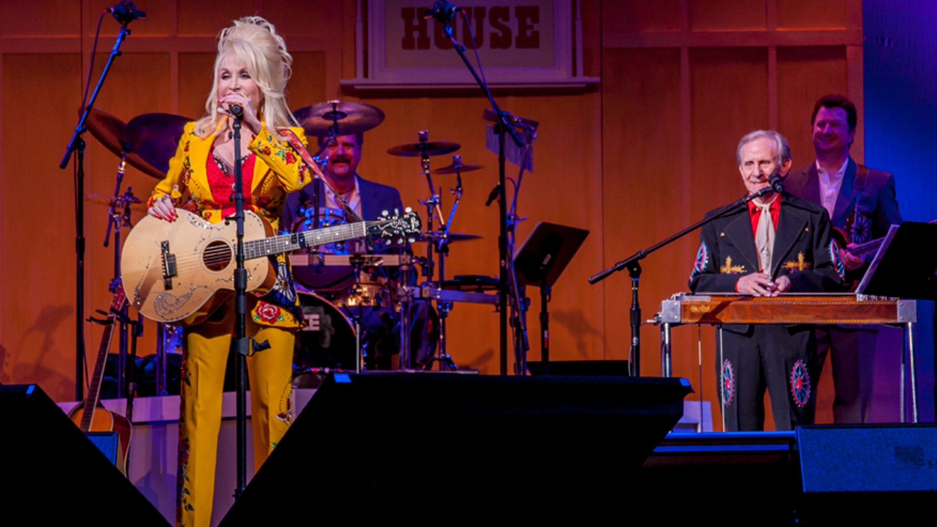 Dolly Parton and Don Warden perform at the Wagon House.