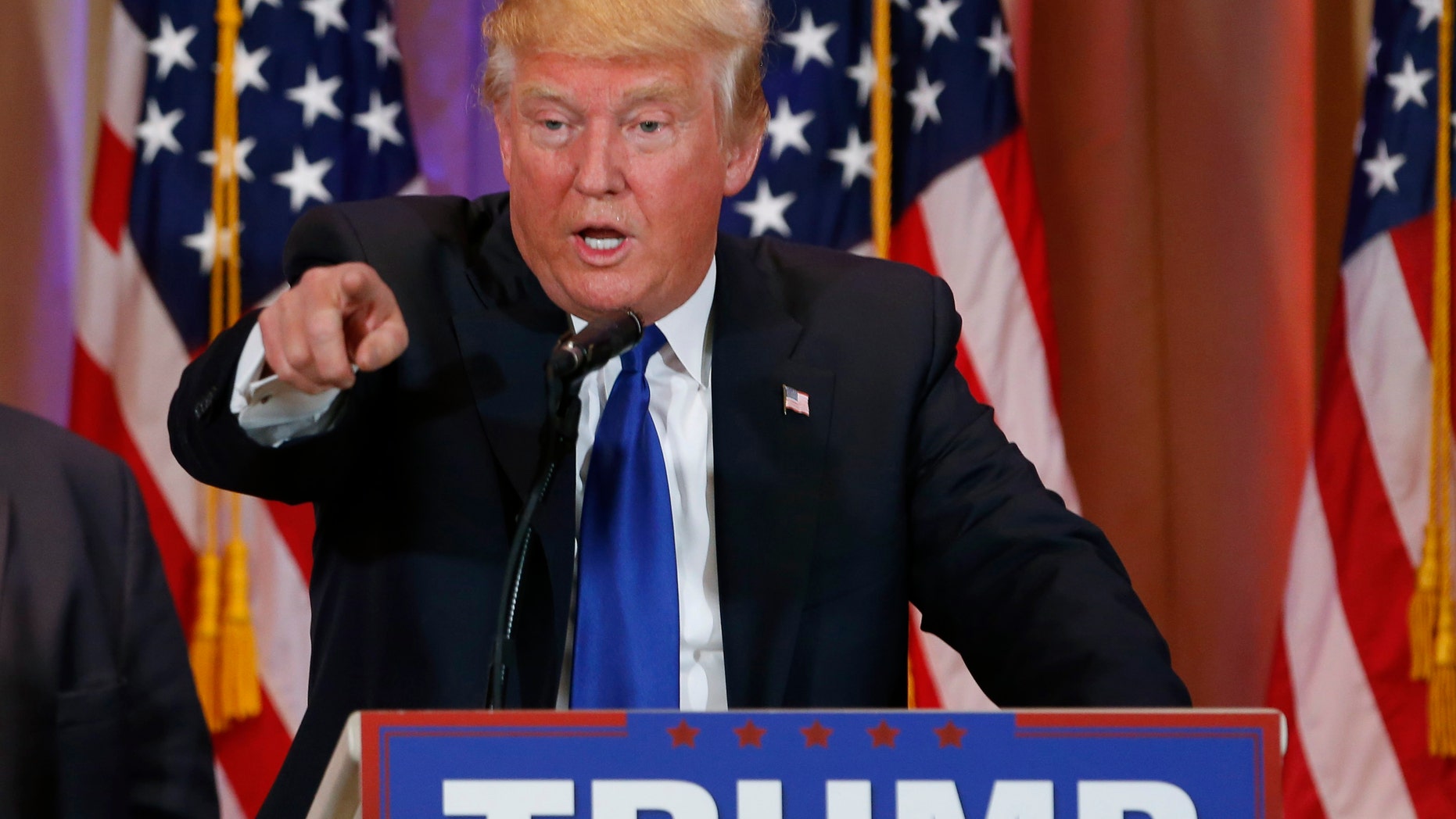 Republican U.S. presidential candidate Donald Trump speaks about the results of Super Tuesday primary and caucus voting during a news conference in Palm Beach, Florida March 1, 2016. (REUTERS/Scott Audette)