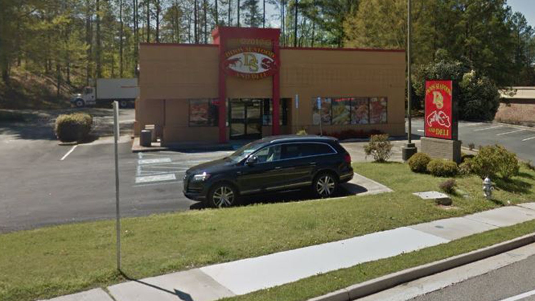 Ju’Nea Turner, a former employee at Doo’s Seafood and Deli in Snellville wants her former employer fired for pushing her.