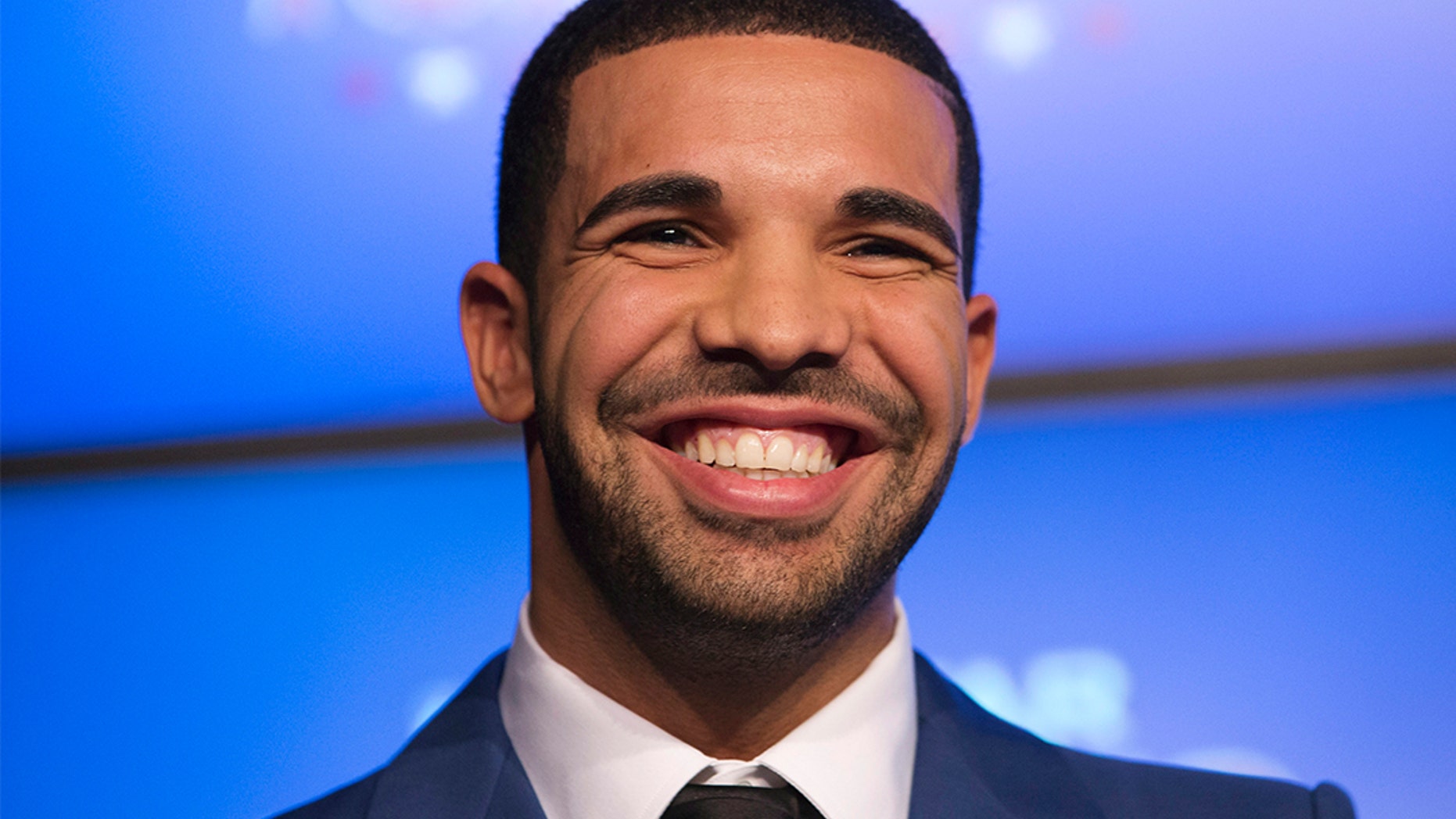 The Grammy winner is seemingly on a good deed spree.