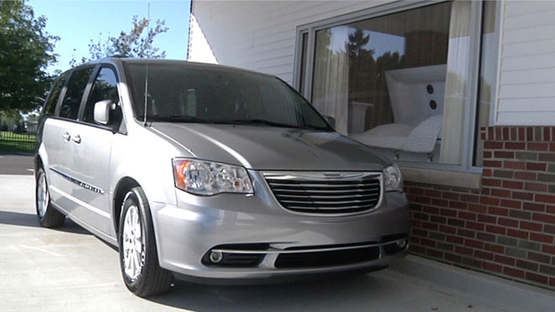 Oct. 9, 2014: A van pulls up to the Drive-thru Viewing window at Paradise Funeral Chapel in Saginaw, Mich.