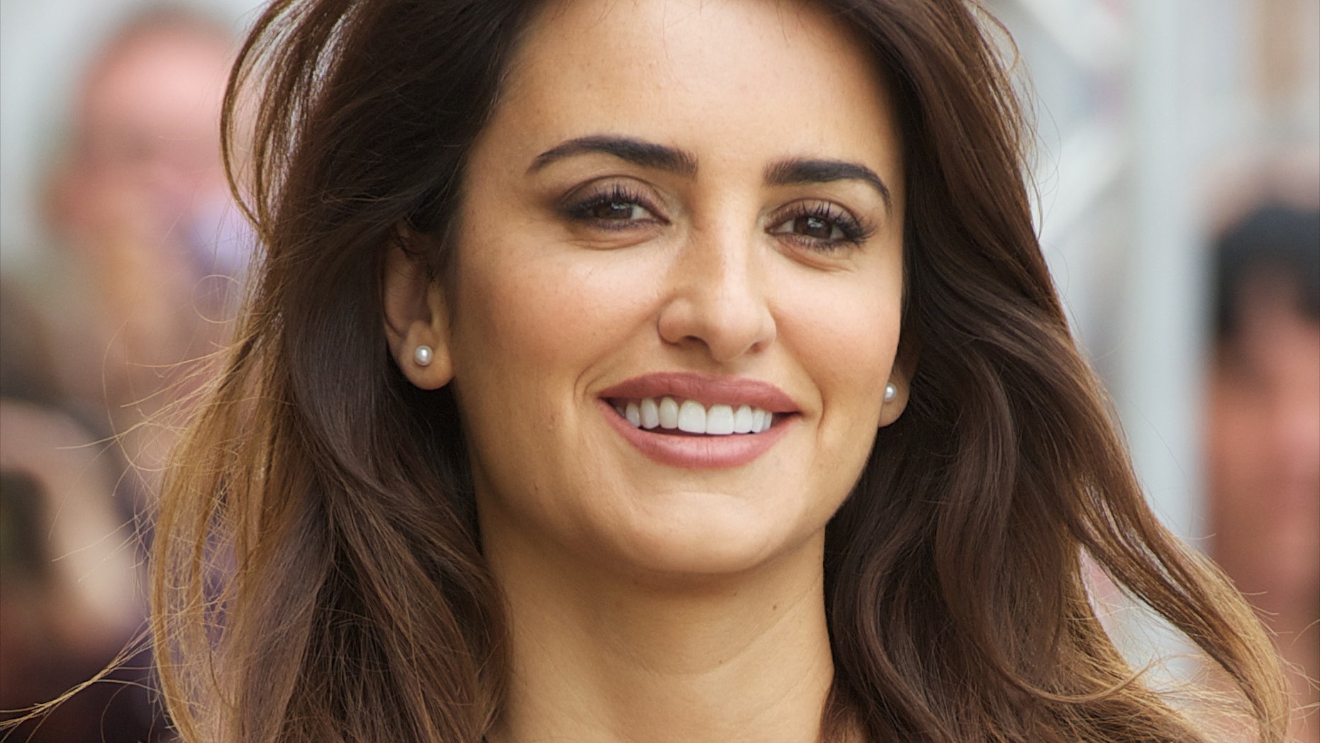 SAN SEBASTIAN, SPAIN - SEPTEMBER 25: Spanish actress Penelope Cruz arrives at the Maria Cristina Hotel during 60th San Sebastian International Film Festival on September 25, 2012 in San Sebastian, Spain. (Photo by Carlos Alvarez/Getty Images)