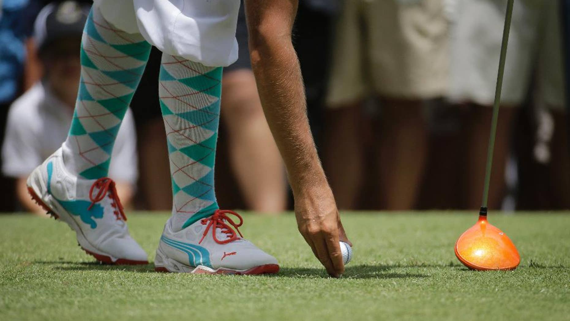 Rickie Fowler tees it up on the eighth hole during the first round of the U.S. Open golf tournament in Pinehurst, N.C., Thursday, June 12, 2014. (AP Photo/Eric Gay)