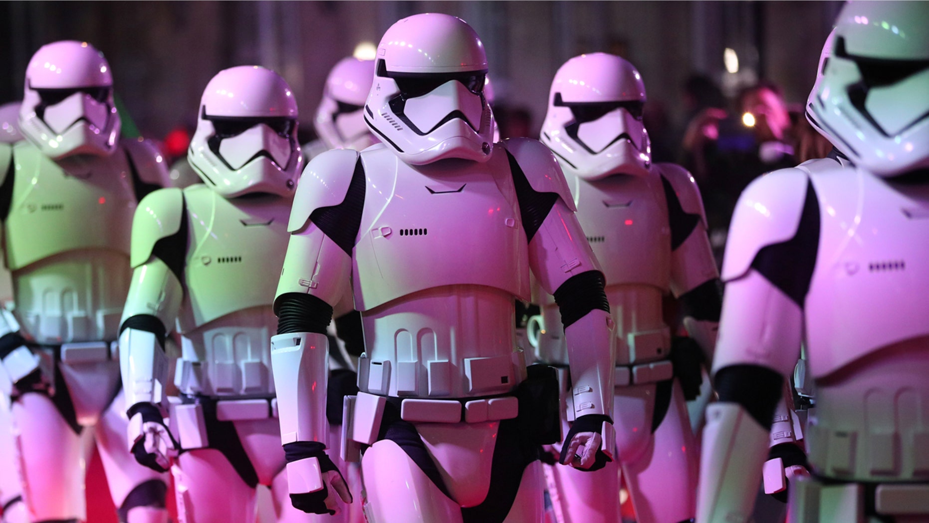 A crowd of angry "Star Wars" fans stormed a California AMC movie theater after the screening of "The Last Jedi" played without sound for 20 minutes.