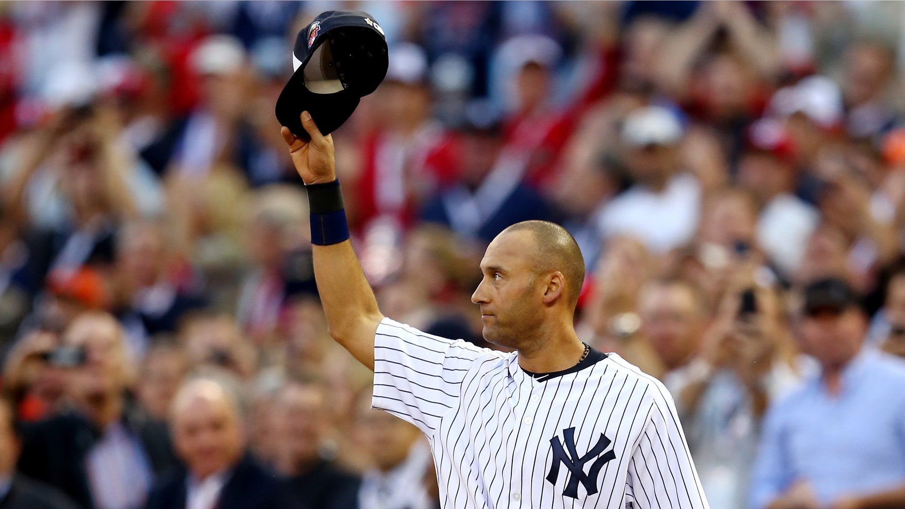MINNEAPOLIS, MN - JULY 15: American League All-Star Derek Jeter #2 of the New York Yankees acknowledges the crowd after being pulled in the fourth inning during the 85th MLB All-Star Game at Target Field on July 15, 2014 in Minneapolis, Minnesota. (Photo by Elsa/Getty Images)