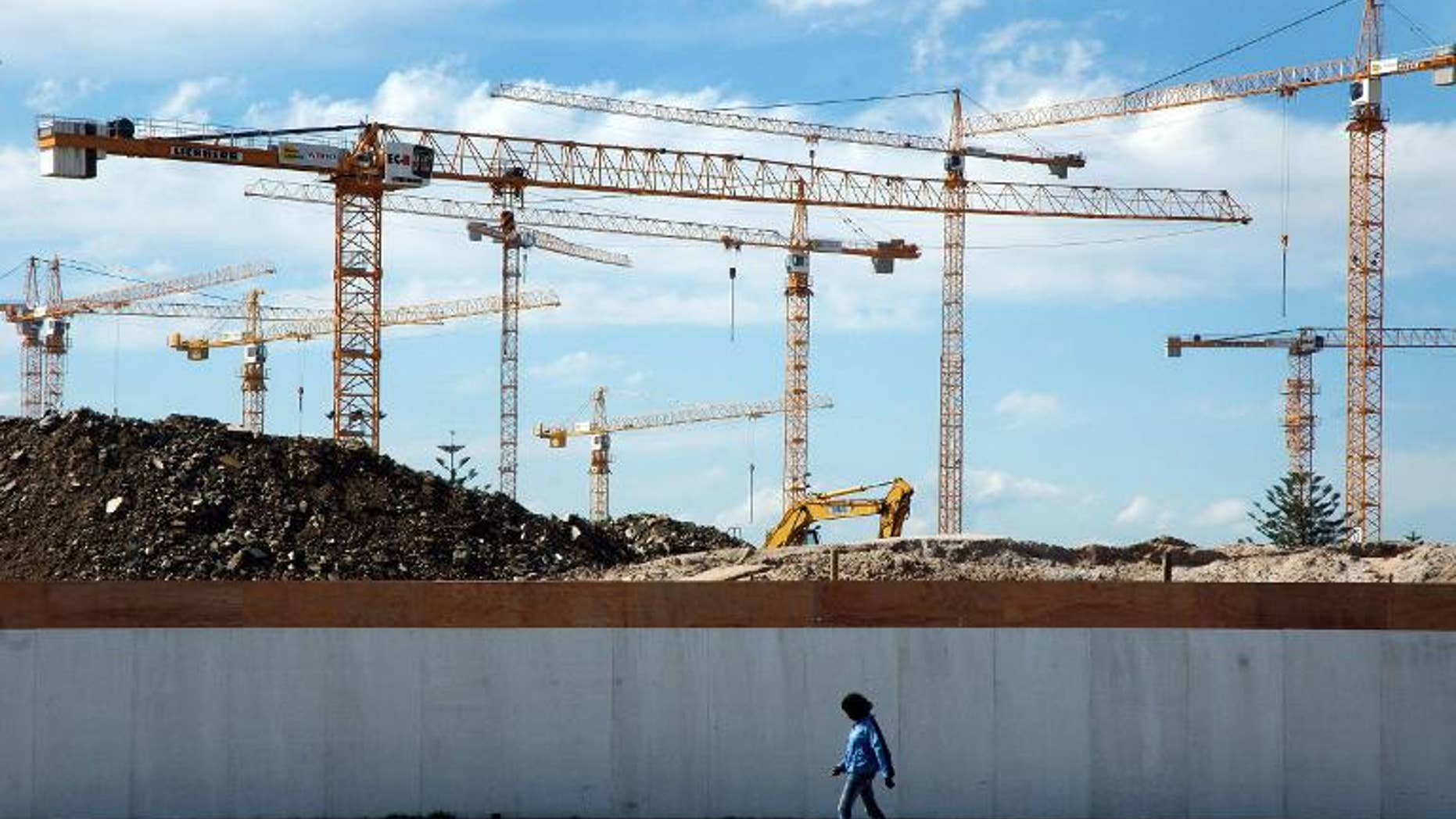 Cranes at a building site in Cape Town on August 28, 2008