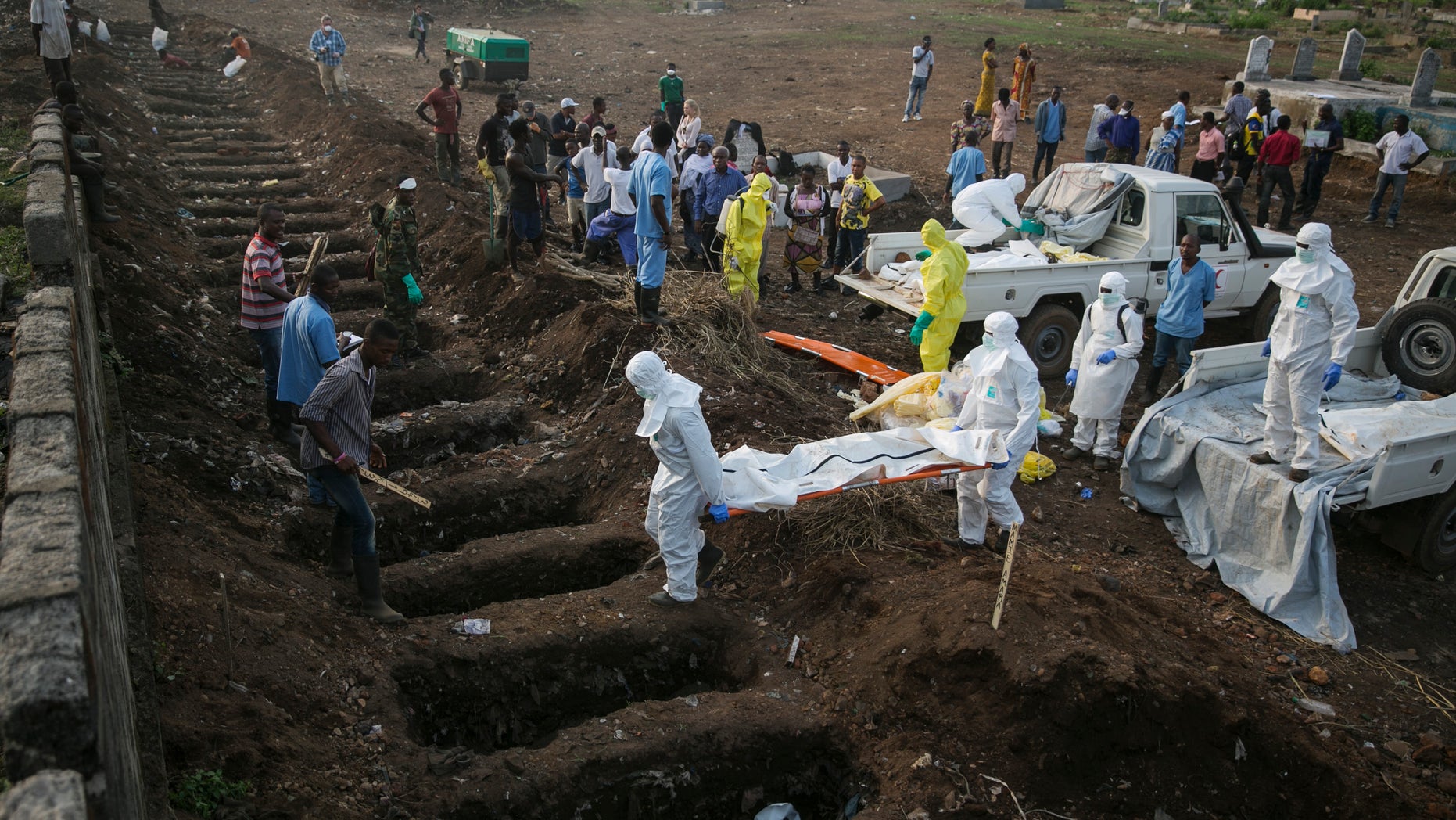 Health workers carry the body of an Ebola victim for burial at a cemetery in Freetown December 17, 2014.