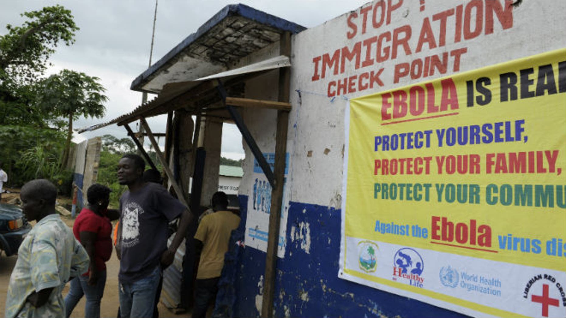 Liberian soldiers check people traveling in Bomi County August 11, 2014. (REUTERS/Stringer)