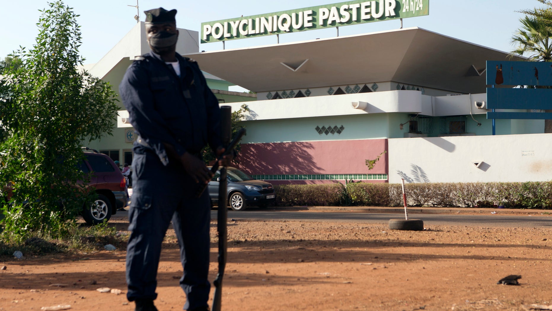 A police officer stands guard outside the quarantined Pasteur Clinic in Bamako November 12, 2014. REUTERS/Joe Penney
