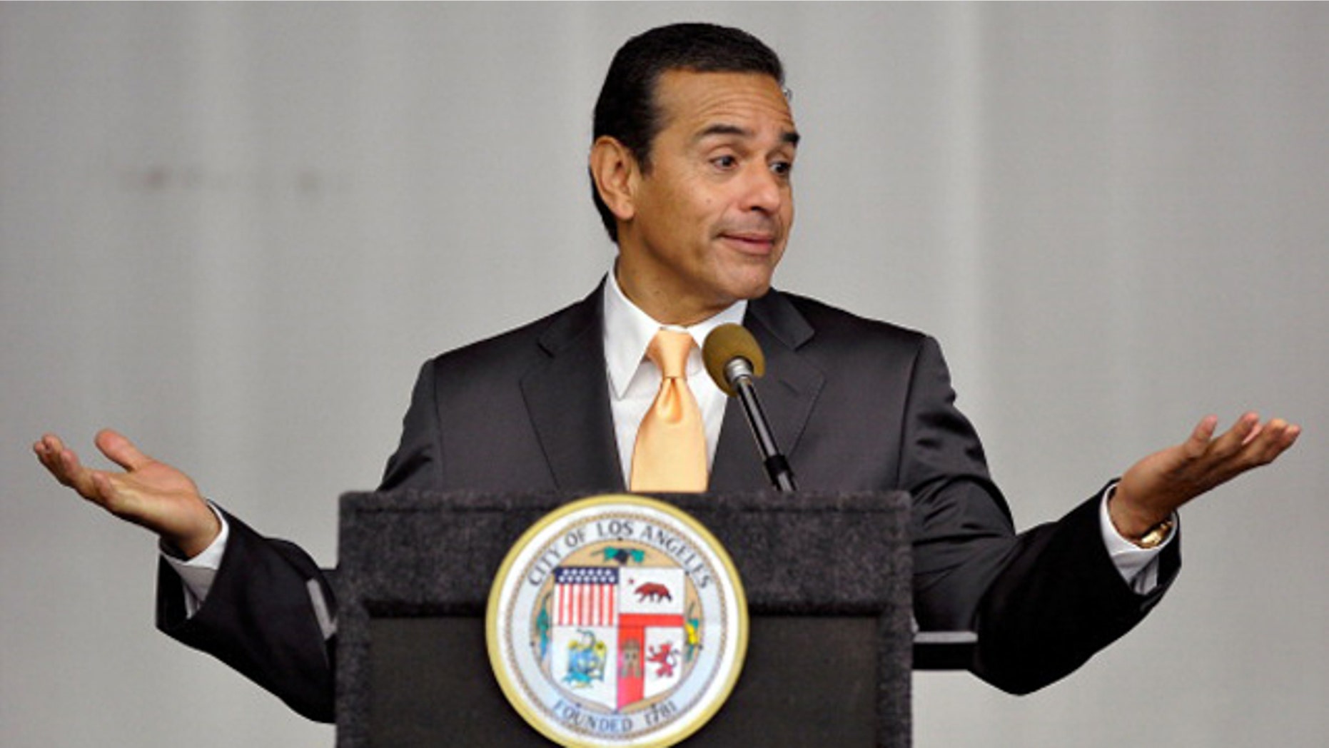 LOS ANGELES, CA - NOVEMBER 21: Los Angeles Mayor Antonio Villaraigosa and will.i.am announce partnership with Americans Promoting Study Abroad and Major Beijing Concert to benefit Study Abroad at Mendez Learning Center on November 21, 2011 in Los Angeles, California. (Photo by Jerod Harris/Getty Images for BGR)