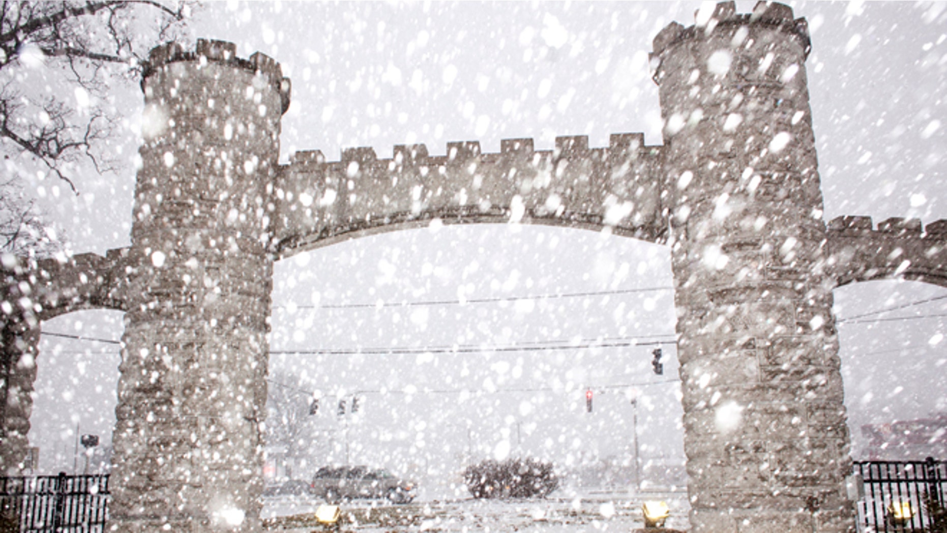 Snow falls near the entrance of Noble Park, Wednesday, March 4, 2015, in Paducah, Ky. A storm stretching from northern Texas to southern New England is set to bring what could be winters last significant snowfall for the East Coast. (AP Photo/The Paducah Sun, John Paul Henry)