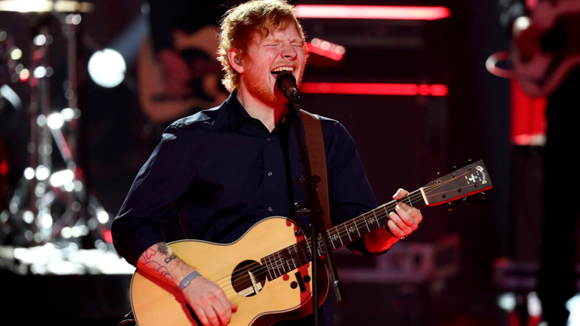 Ed Sheeran explains why he went shirtless for 'Shape of You' | Fox News