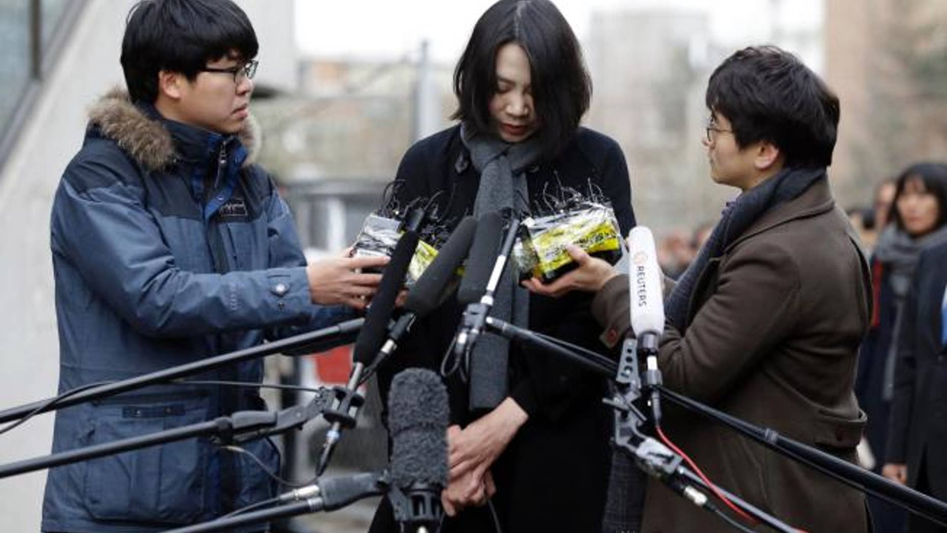 Heather Cho apologizes at news conference.