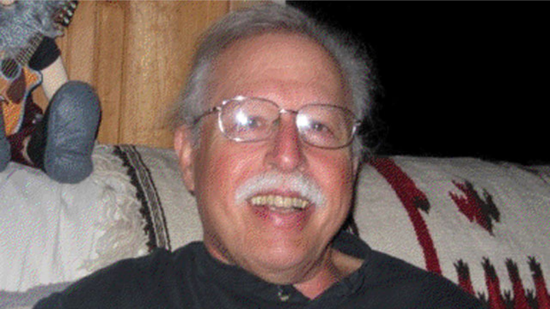 Steven Edelson, 65, of Novato, Calif., was found murdered in Costa Rica. His son has since turned to social networking sites for help in bringing his father’s killer to justice.