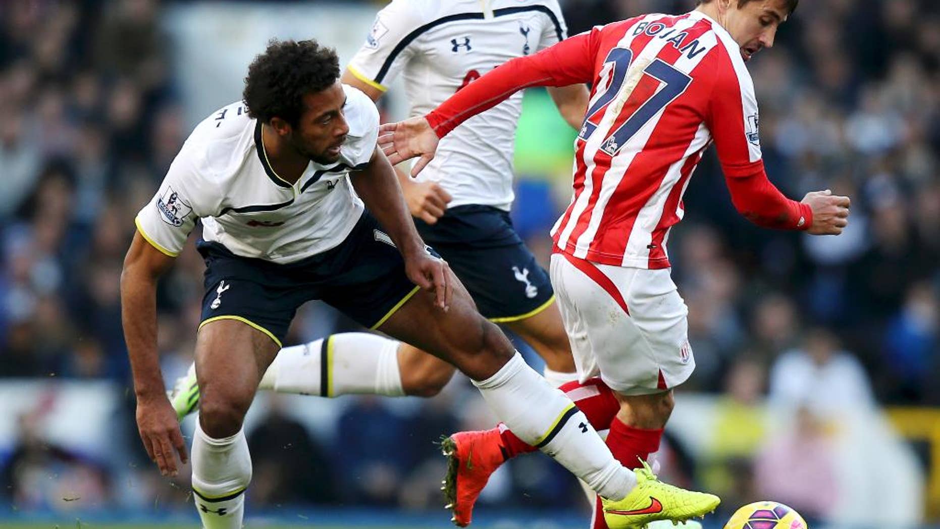 Stoke City's Bojan Krkic, right, is tackled by Tottenham Hotspur's Mousa Dembele, during their English Premier League soccer match at White Hart Lane in London, Sunday Nov. 9, 2014. (AP Photo / John Walton, PA) UNITED KINGDOM OUT - NO SALES - NO ARCHIVES